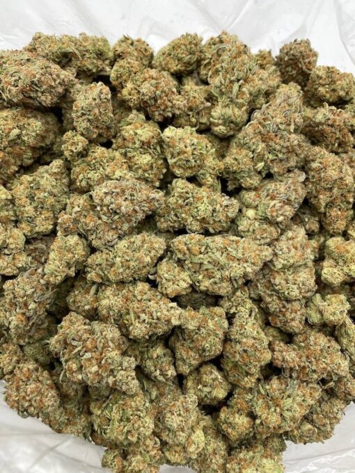 Banana runtz starts with a gentle cerebral lift that boosts mood and creativity, then settles into a calm body relaxation. Great for social vibes..